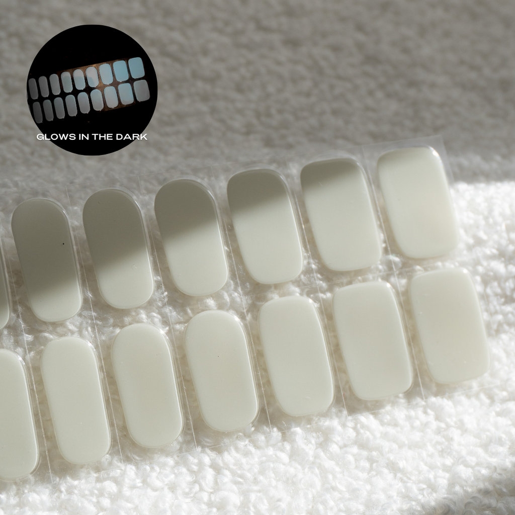 Seashell Off-White (Glow in Dark) Semicured GEWEL Gel Nail Stickers Kit