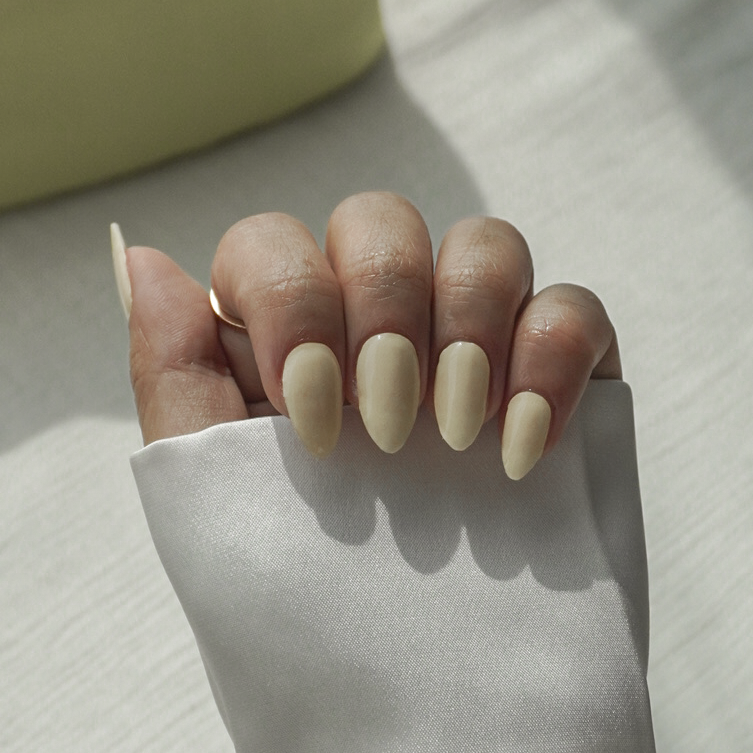 Butter Yellow GEWEL™ Semi Cured Gel Nail Stickers