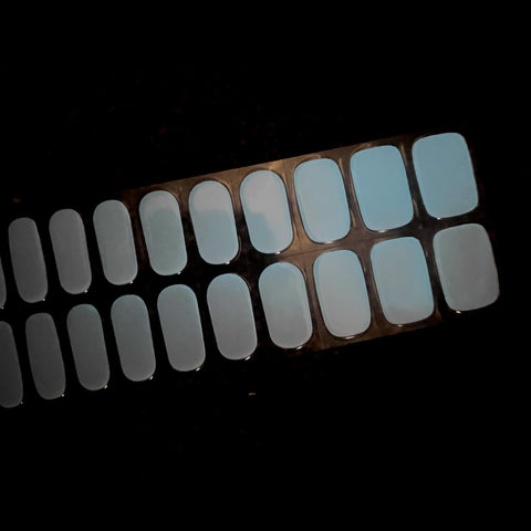 Seashell Off-White (Glow in Dark) Semicured GEWEL Gel Nail Stickers Kit