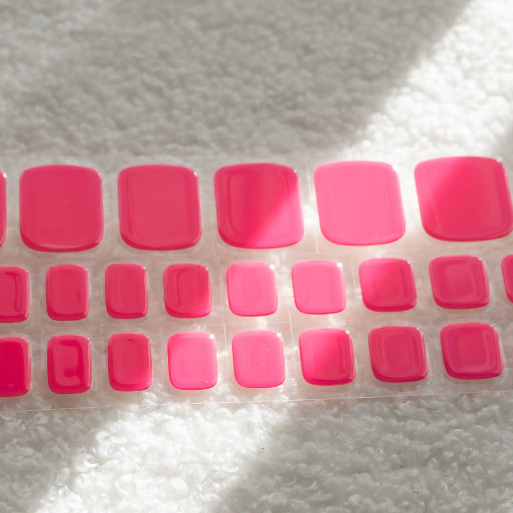 Step up your pedicure game with our vibrant pink semicured DIY gel nail sticker. Achieve a fun and dynamic look for your toes.